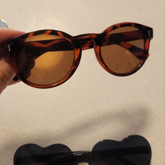 Sunglasses - Picture 3 of 6